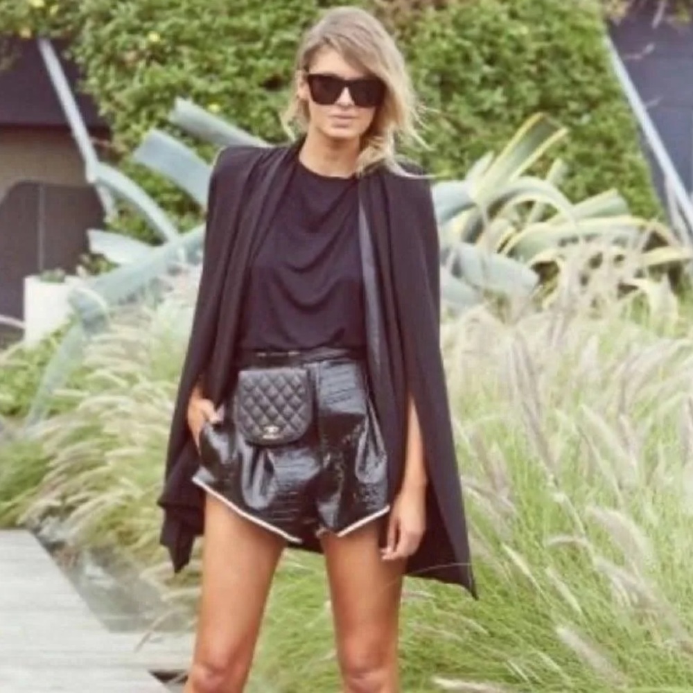Elliatt Black Daydream Cape Blazer
